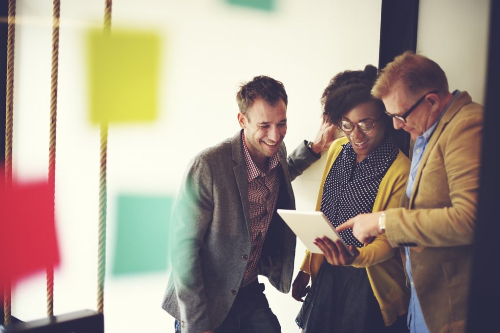 Leadership Course Catalog Image of Employees Working Together